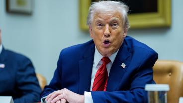 Fotografía de archivo del 10 de diciembre de 2025 que muestra al presidente de Estados Unidos, Donald Trump, hablando en una reunión en Washington (EE.UU.).