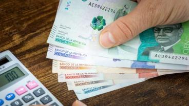 Abogado explica si es posible reversar el alza del salario mínimo.
