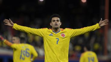 Fotografía de archivo del 18 de noviembre de 2025 que muestra a Luis Díaz de Colombia celebrando un gol en Nueva York (Estados Unidos). El destacado nivel del extremo Díaz en el Bayern de Múnich, donde se ha convertido en uno de los mejores jugadores del mundo, es la principal certeza de la selección colombiana a 100 días del comienzo del Mundial de Estados Unidos, México y Canadá. 