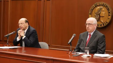 Leonardo Villar rechazó ir al foro de Hacienda, defendió la autonomía del Banco y pidió al ministro asistir a la próxima Junta.
