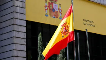 Tras la reunión que han mantenido equipos del Ministerio de Sanidad y la Organización Mundial de la Salud se ha acordado que esta tarde se producirá una revisión del buque por un equipo de epidemiólogos.