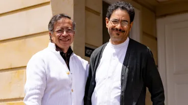 “Junto a él”: Cepeda dice que liderará la oposición con Petro