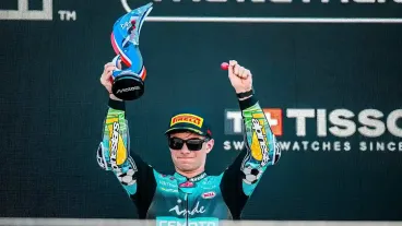 David Alonso da cátedra de buen manejo y gana en el Moto2 