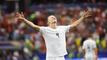 ¿Por qué Haaland, goleador de Noruega, come vísceras y mira al sol cada mañana?