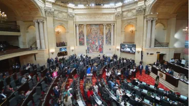 ¿Por qué tantos congresistas están renunciado? 
