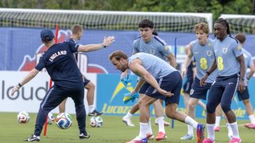 Policía recupera objetos robados a la Selección de Inglaterra en Estados Unidos. 