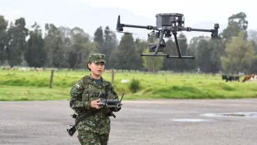 Karla Ceballos - Ejército - dron