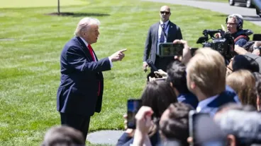 Trump habla frente a medios