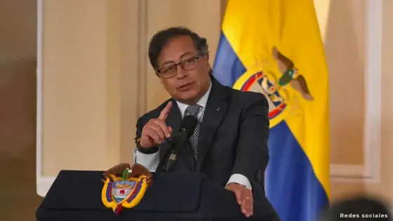Petro afirma que armas usadas contra civiles llegan desde Ecuador