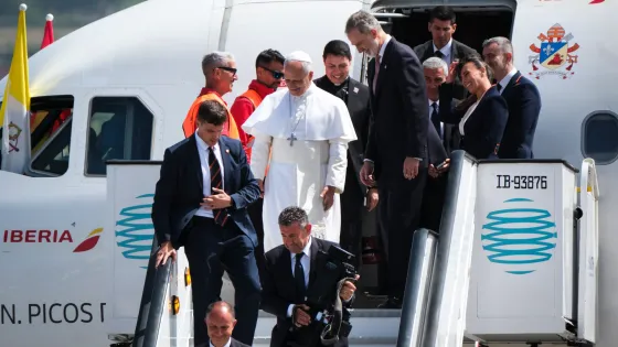 Los imprevistos que cambiaron los viajes de Juan Pablo II, Benedicto XVI y Francisco