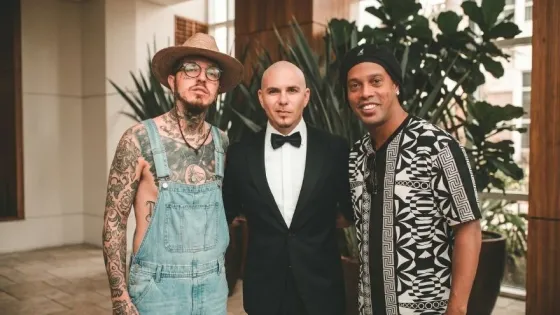 Ronaldinho lanza disco en el que participan Pitbull y Nanpa Básico. 