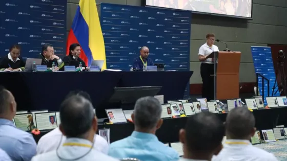 Exmilitares devuelven medallas tras reconocer 209 falsos positivos