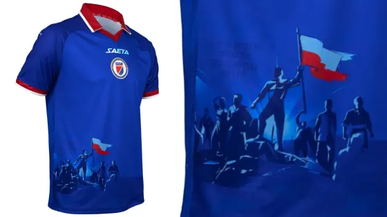 El diseño de la camiseta de Haití, creada por Saeta, inspirada en su lucha de independencia. 