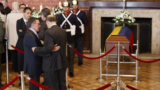 Colombia rinde honores a exvicepresidente Vargas Lleras en el antiguo palacio presidencial