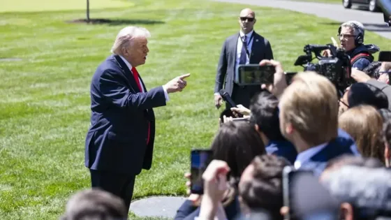 Trump habla frente a medios